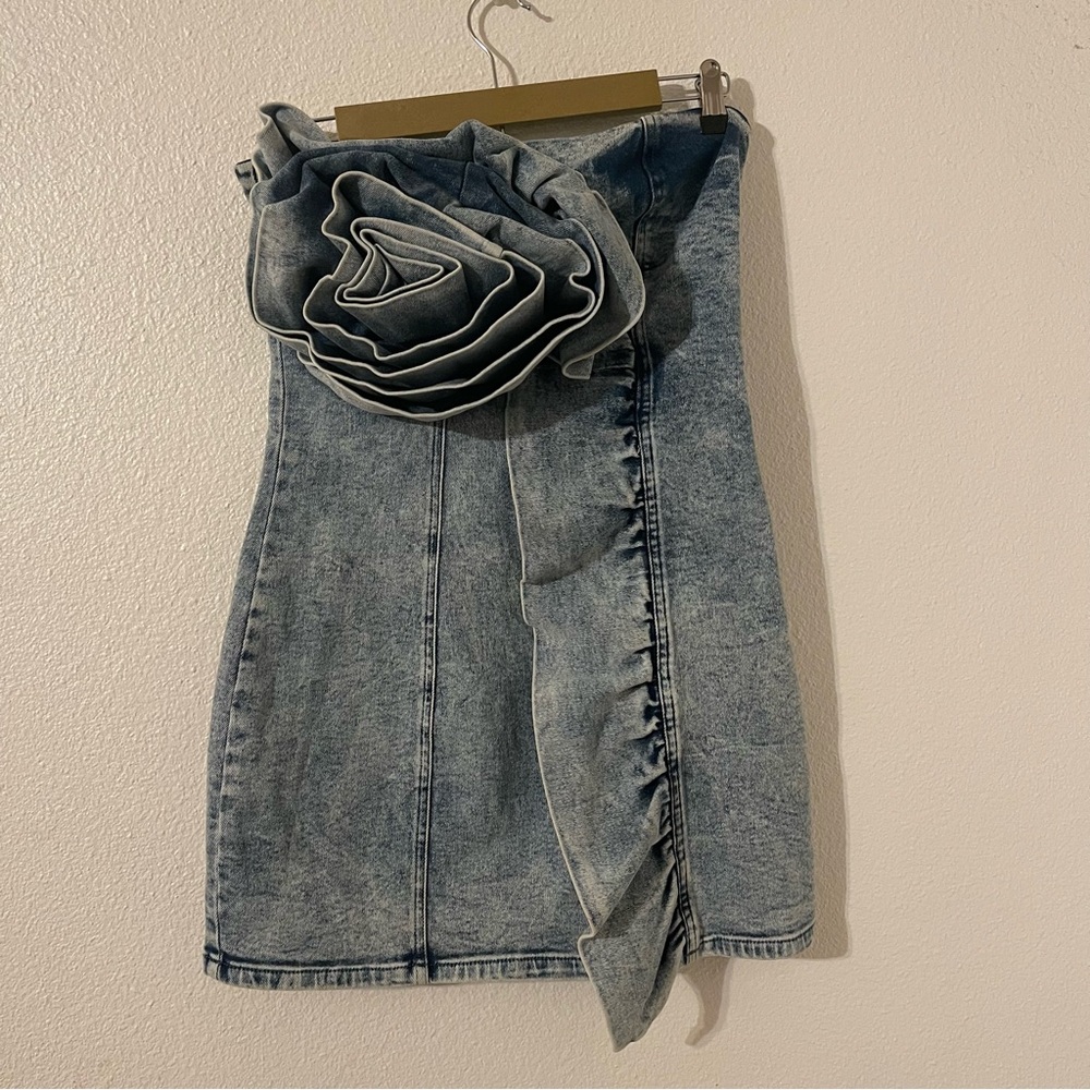 Forever 21 Light Wash Denim Strapless Mini Dress with Rosette